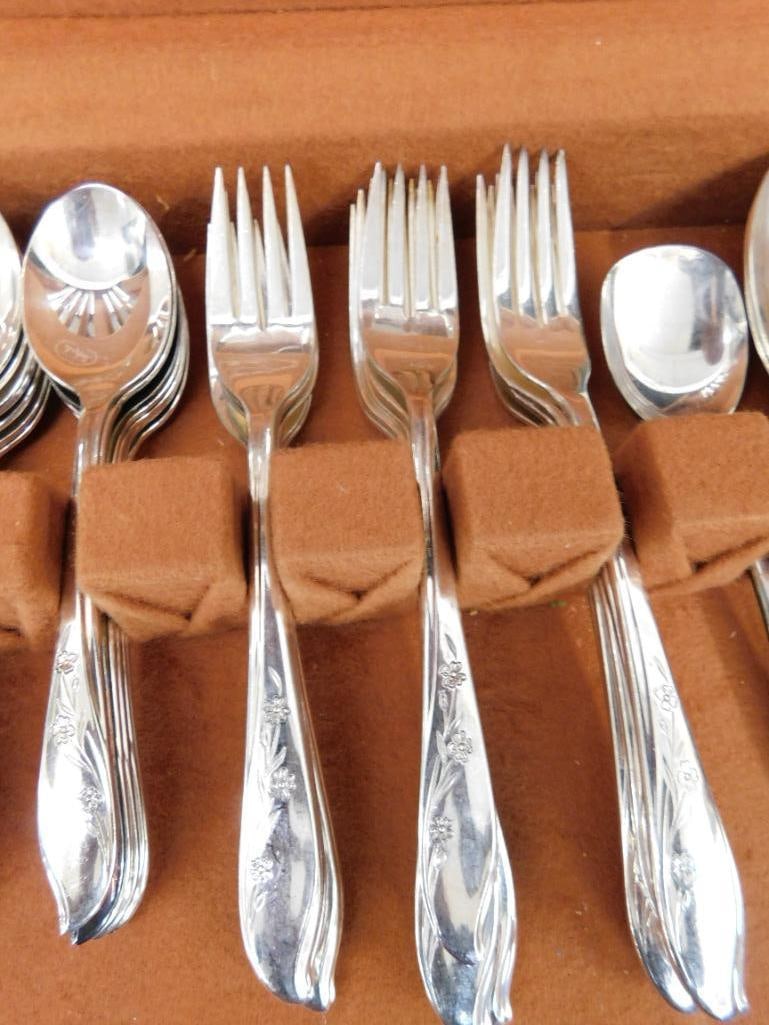 Rodgers Bros. Silverplate Flatware Set - Springtime Pattern - 50 Pieces - 6