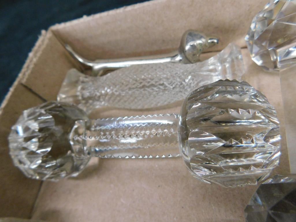 Lot with 7 Crystal Knife Rests - 4 Metal Knife Rests - 4 Glass Salt Cellars - 5