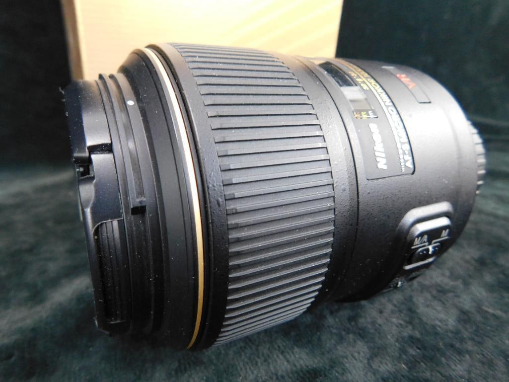 Nikkor Camera Lens By Nikon - AF-S-VR - 105mm - F/2.8 - G ED - 7