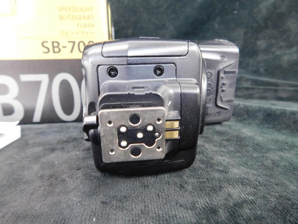 Nikon Speedlight Flash - SB-700 - 4