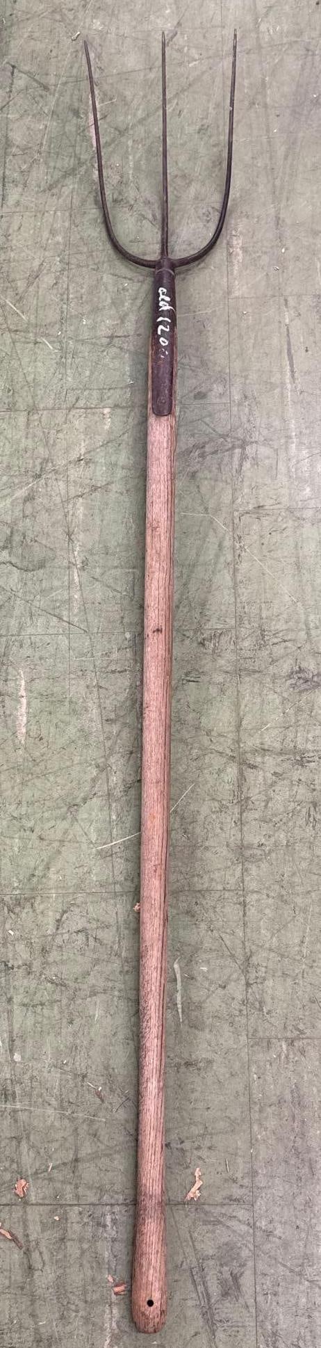 Vintage 3 prong pitchfork: See photos for more details