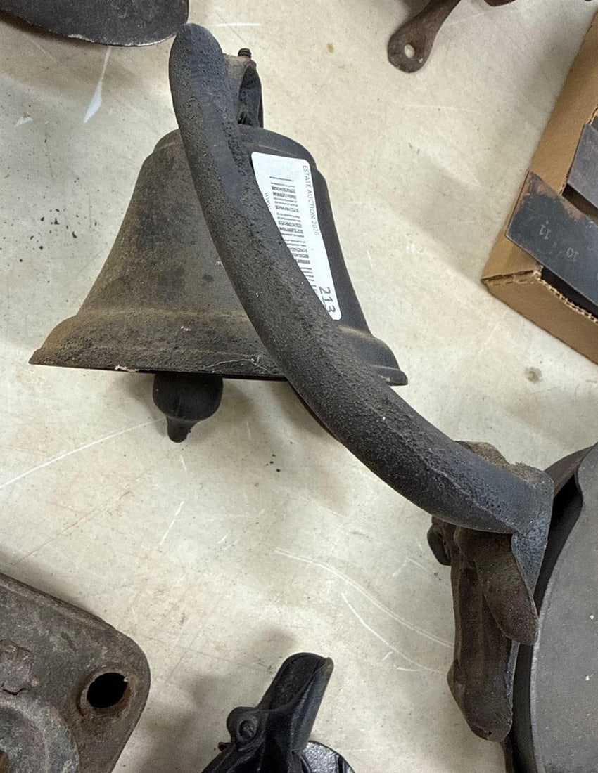 Vintage cast iron bell (1 of 3)