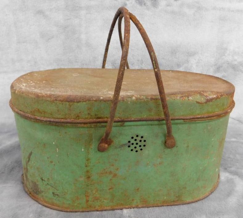 Vintage Lidded Metal Lunch Box - 4" x 8" x 5": See Photos For Condition and Details