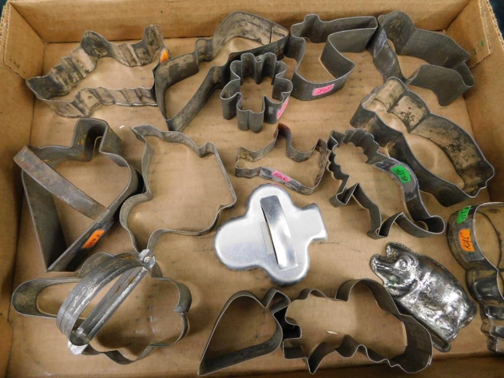 Box Lot of Vintage Cookie Cutters - 7