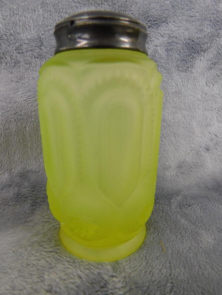 Pair of Vaseline / Uranium Glass Salt And Pepper Shakers - Rare - Stars and Moon - 3