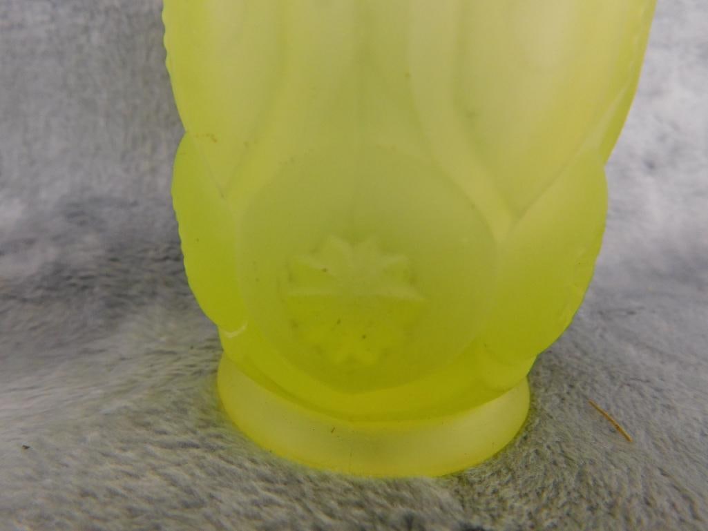 Pair of Vaseline / Uranium Glass Salt And Pepper Shakers - Rare - Stars and Moon - 4