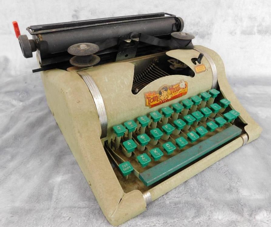 Vintage Tom Thumb Childs Typewriter - 5.5" x 10.5" x 9.5" (1 of 9)