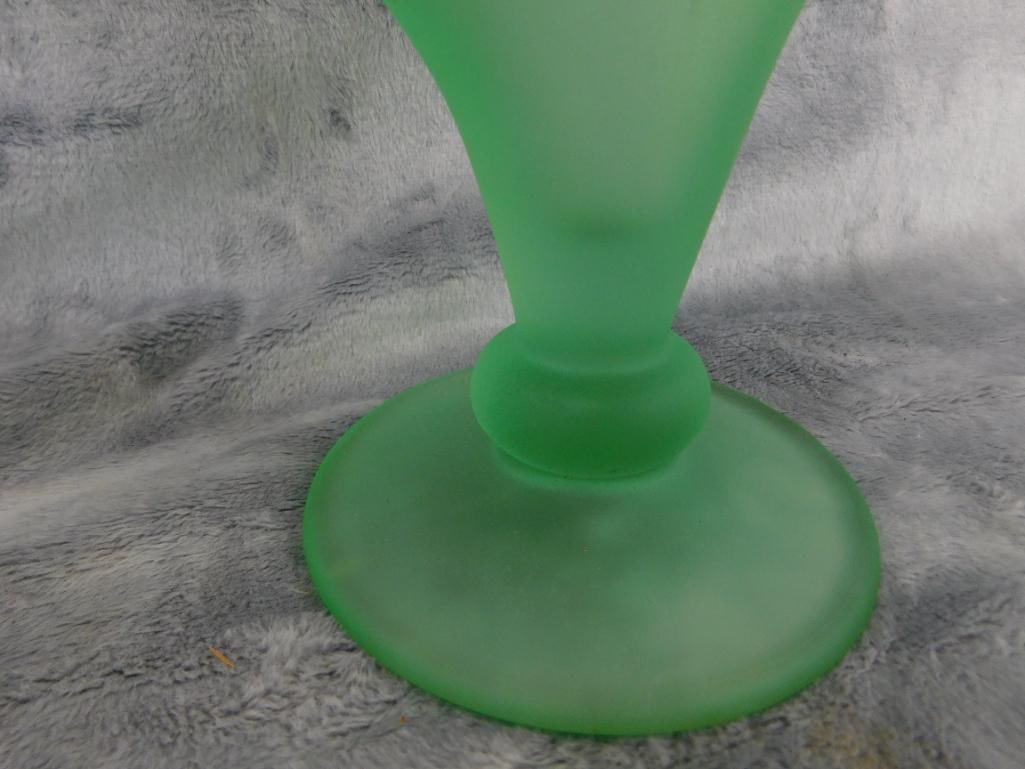 Fenton Green Fan Vase - 8.5" x 7" x 4" - 3