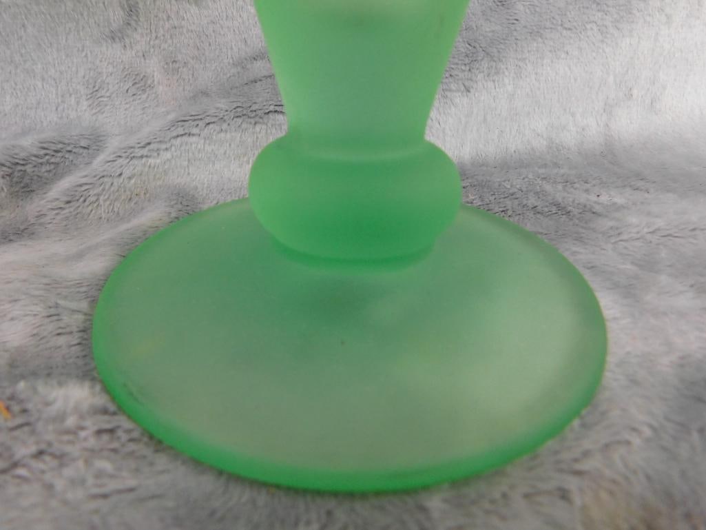 Fenton Green Fan Vase - 8.5" x 7" x 4" - 5