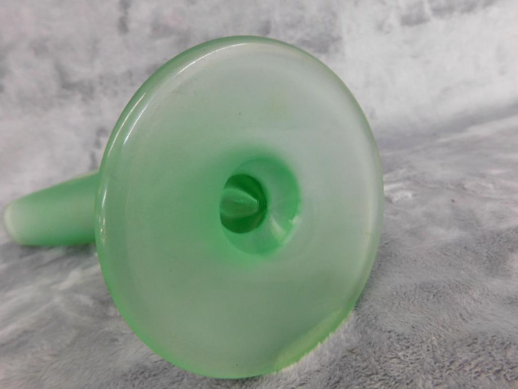 Fenton Green Fan Vase - 8.5" x 7" x 4" - 6