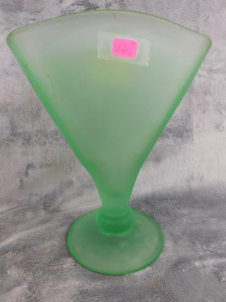 Fenton Green Fan Vase - 8.5" x 7" x 4" - 7