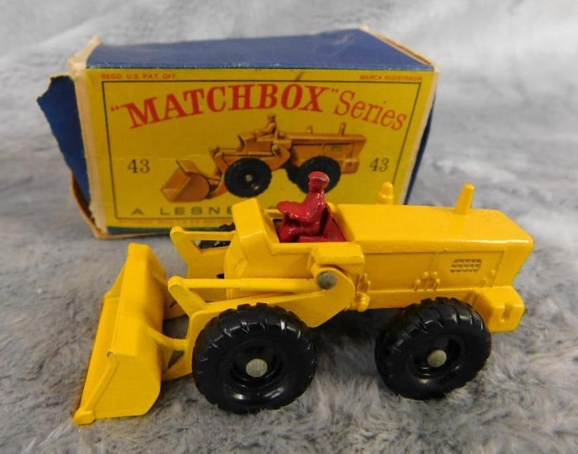 Early Matchbox Die Cast Car - Original Box - #43 Aveling Barford Tractor Shovel (1 of 8)