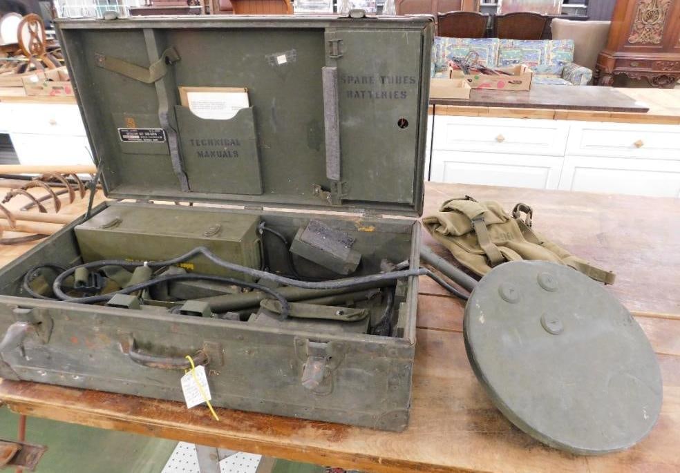 1945 WW2 Signal Corps Mine Detector Set - Un Tested - Ha! - 10" x 28" x 17": See Photos For Condition and Details