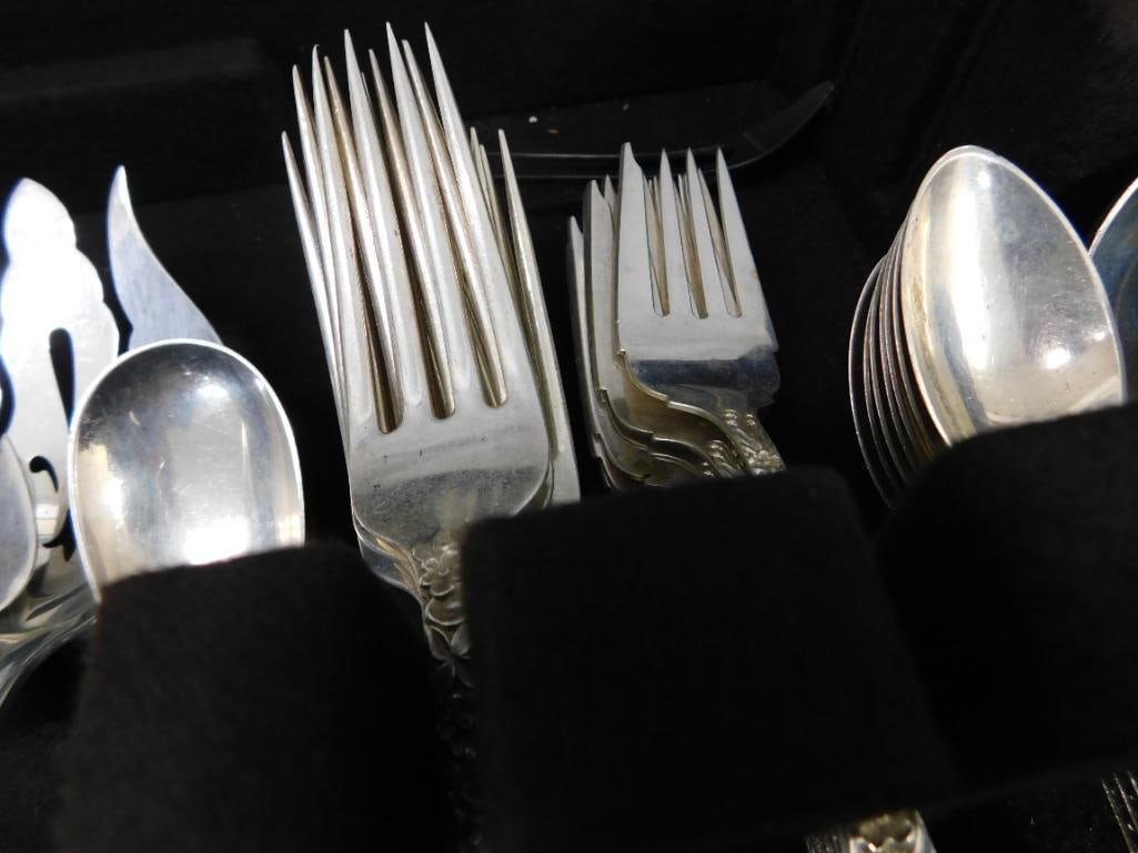 Sterling Silver - Flatware Set - Kirk and Sons - Repousse Floral - 2380 Grams - 13