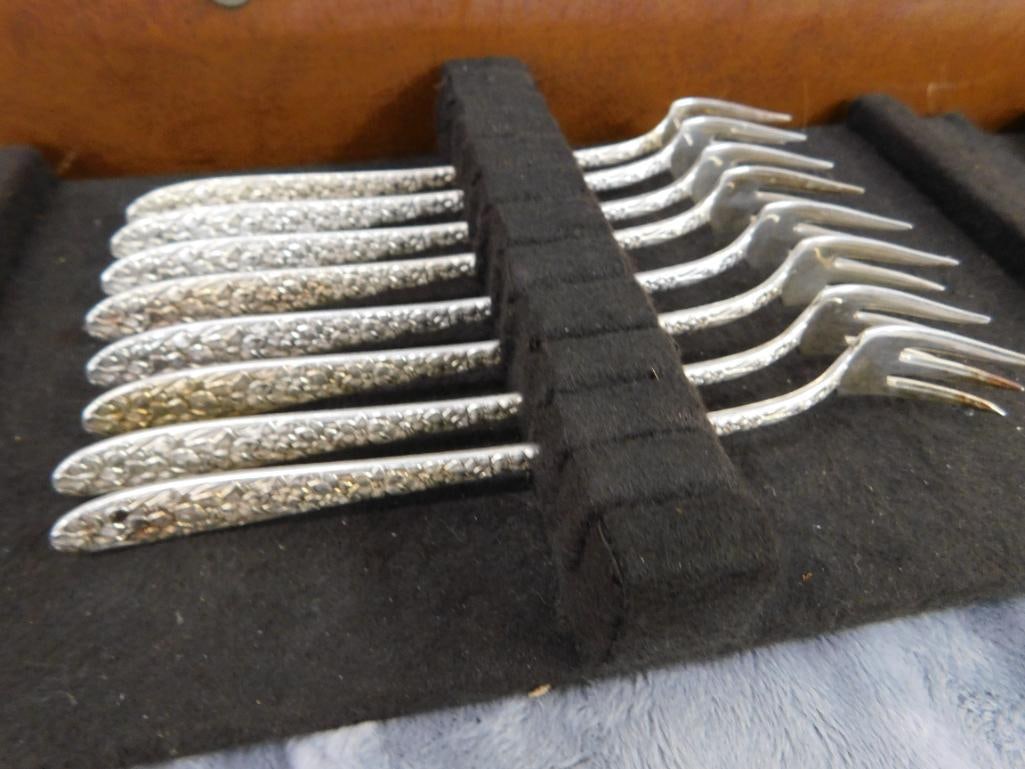 Sterling Silver - Flatware Set - Kirk and Sons - Repousse Floral - 2380 Grams - 19