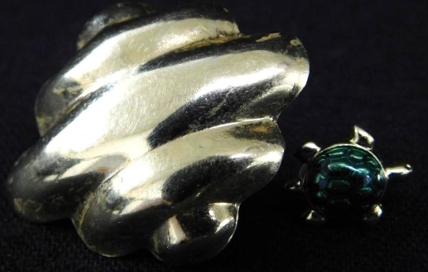 14K Yellow Gold - Single Earrings - 2.43 Grams: See Photos For Condition and Details