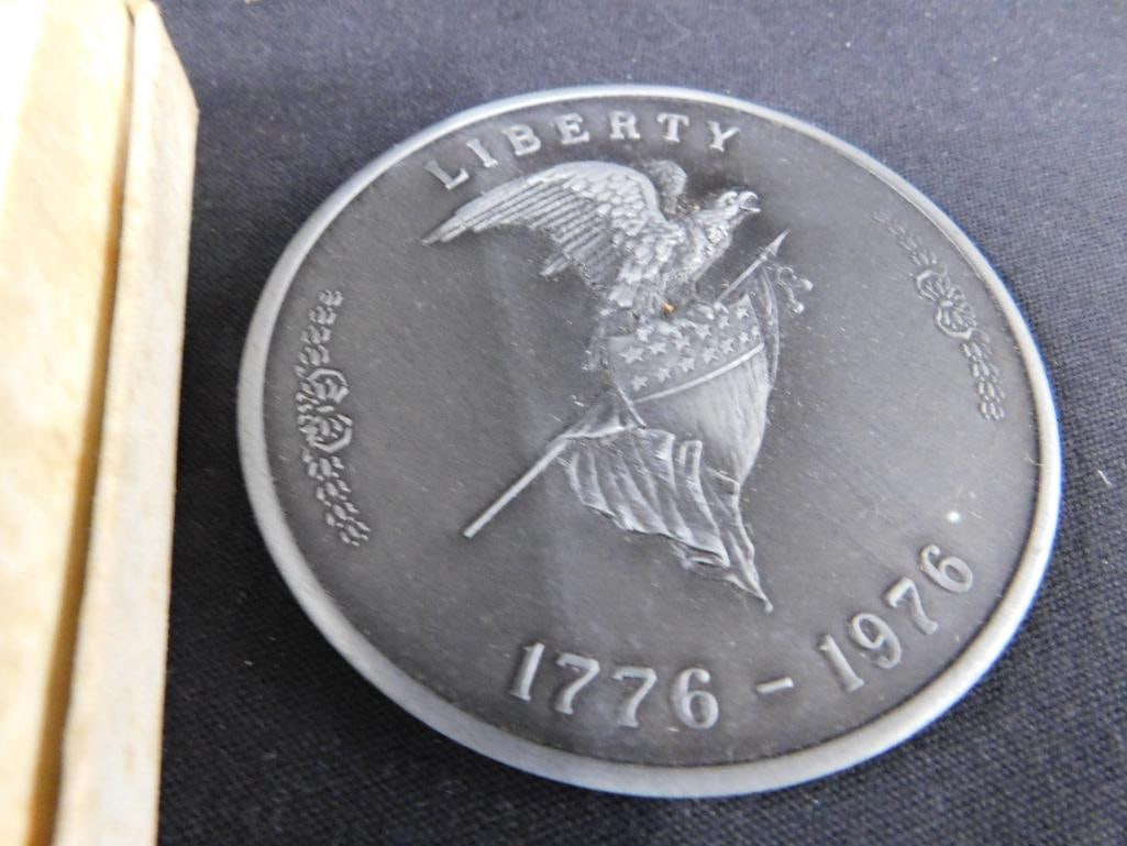 Lincoln/Eisenhower Bronze Medallion - 1976 Medallion - Senators Xmas Card with Lincoln - 6