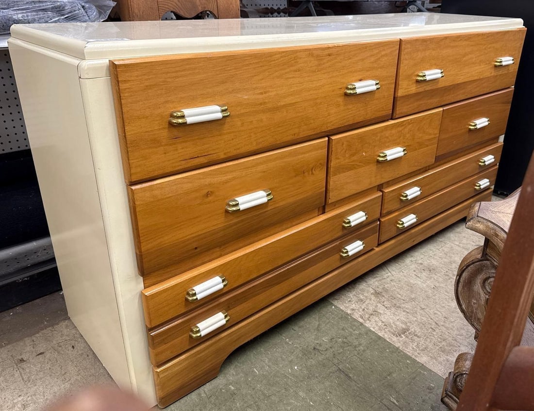 7 Drawer Dresser: Modern dresser, 7 drawers.- 32" x 64" x 19"