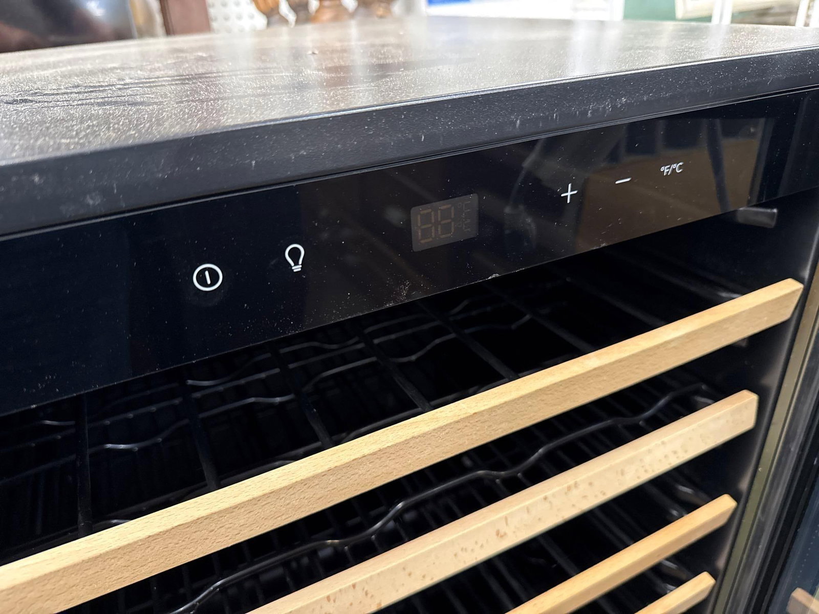 52 bottle Wine cooler - 4