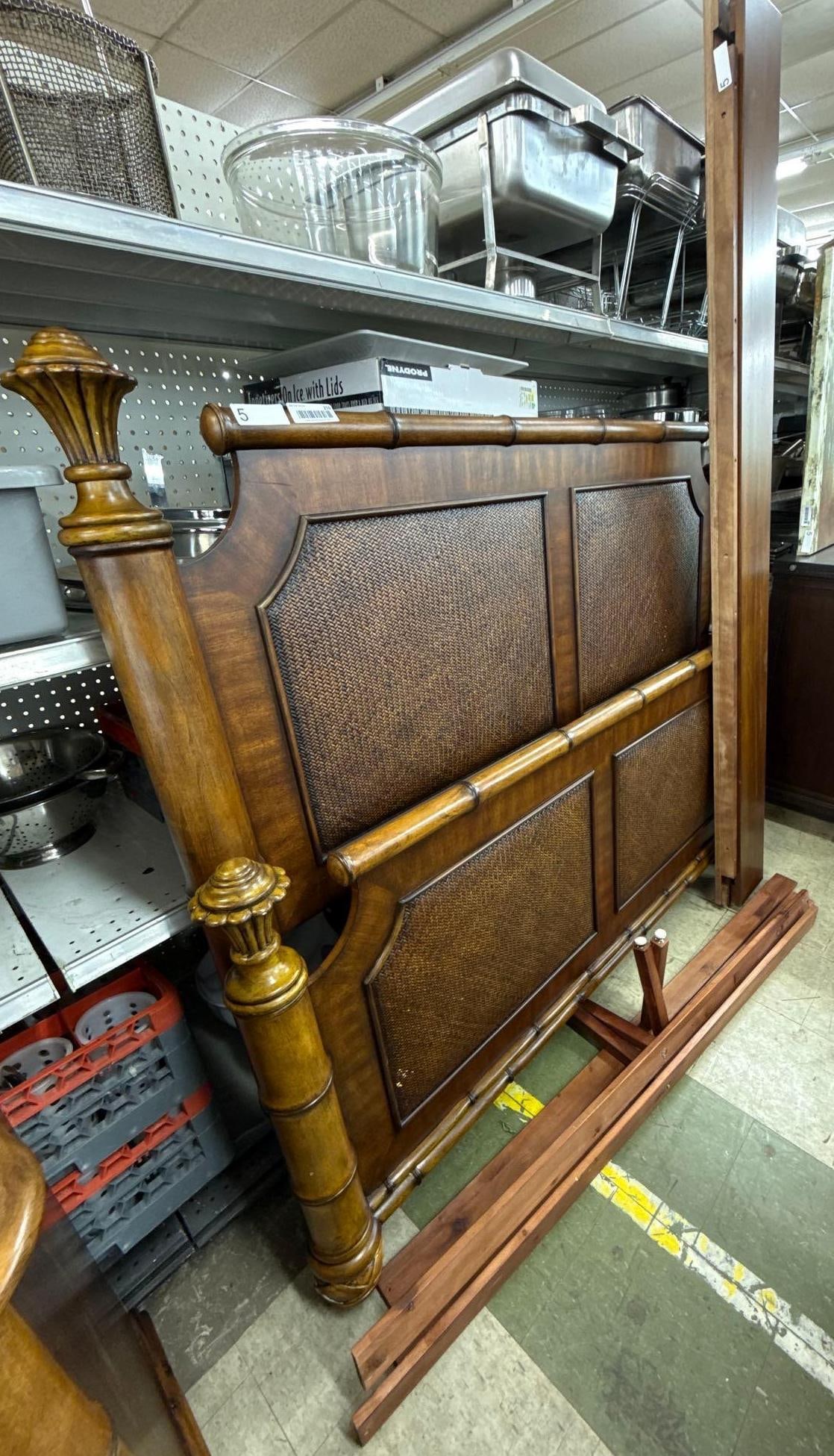 Havertys Queen size bed (1 of 3)