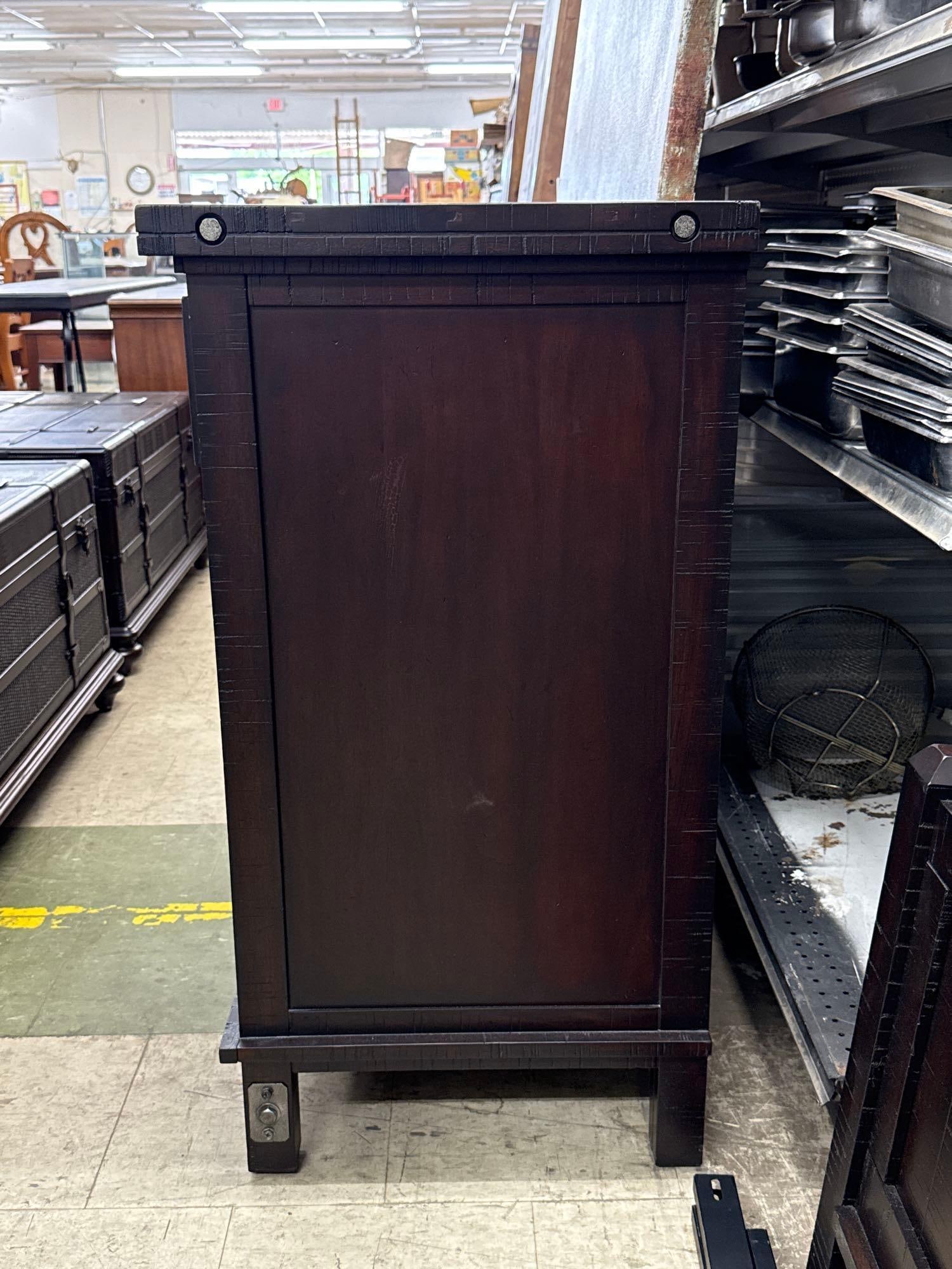 Havertys 7 drawer dresser. - 2
