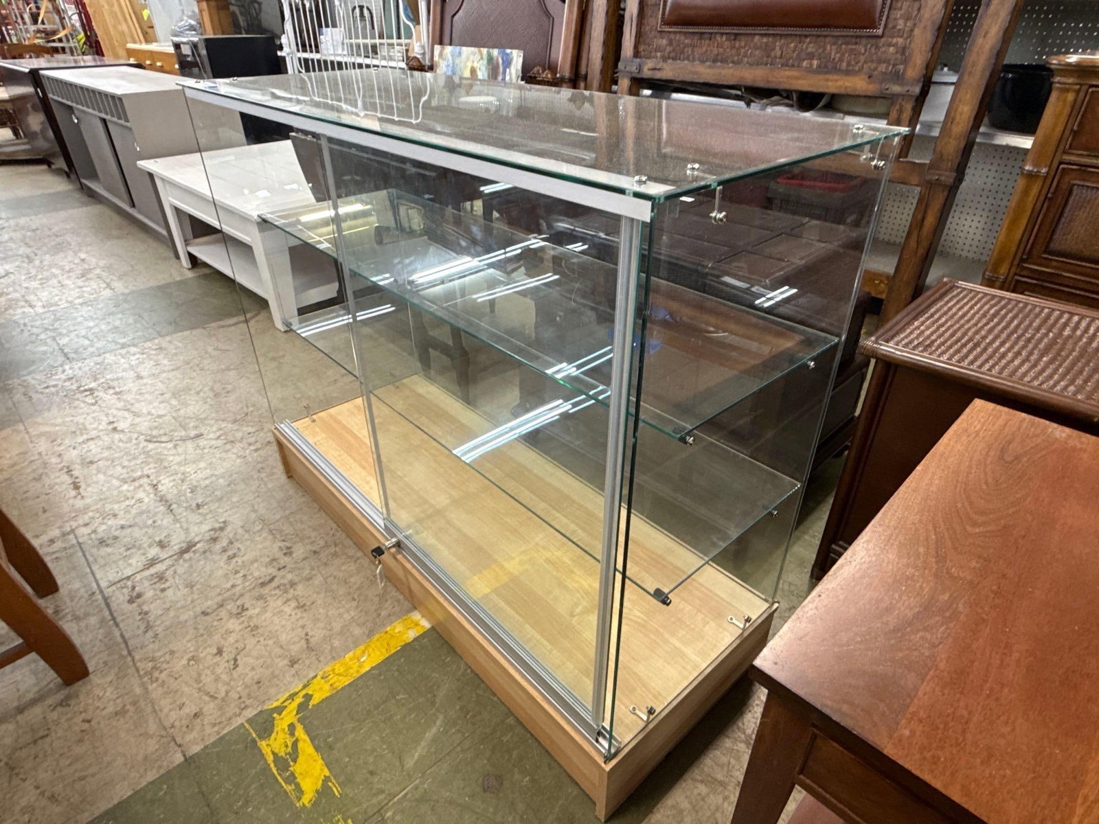 Glass display case with glass shelves - 2