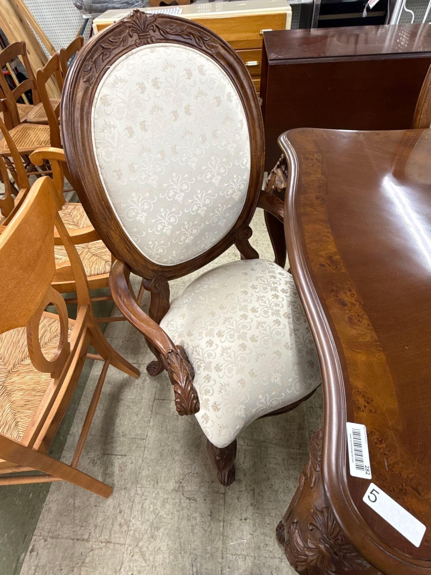 Dining table and 8 upholstered chairs - 4
