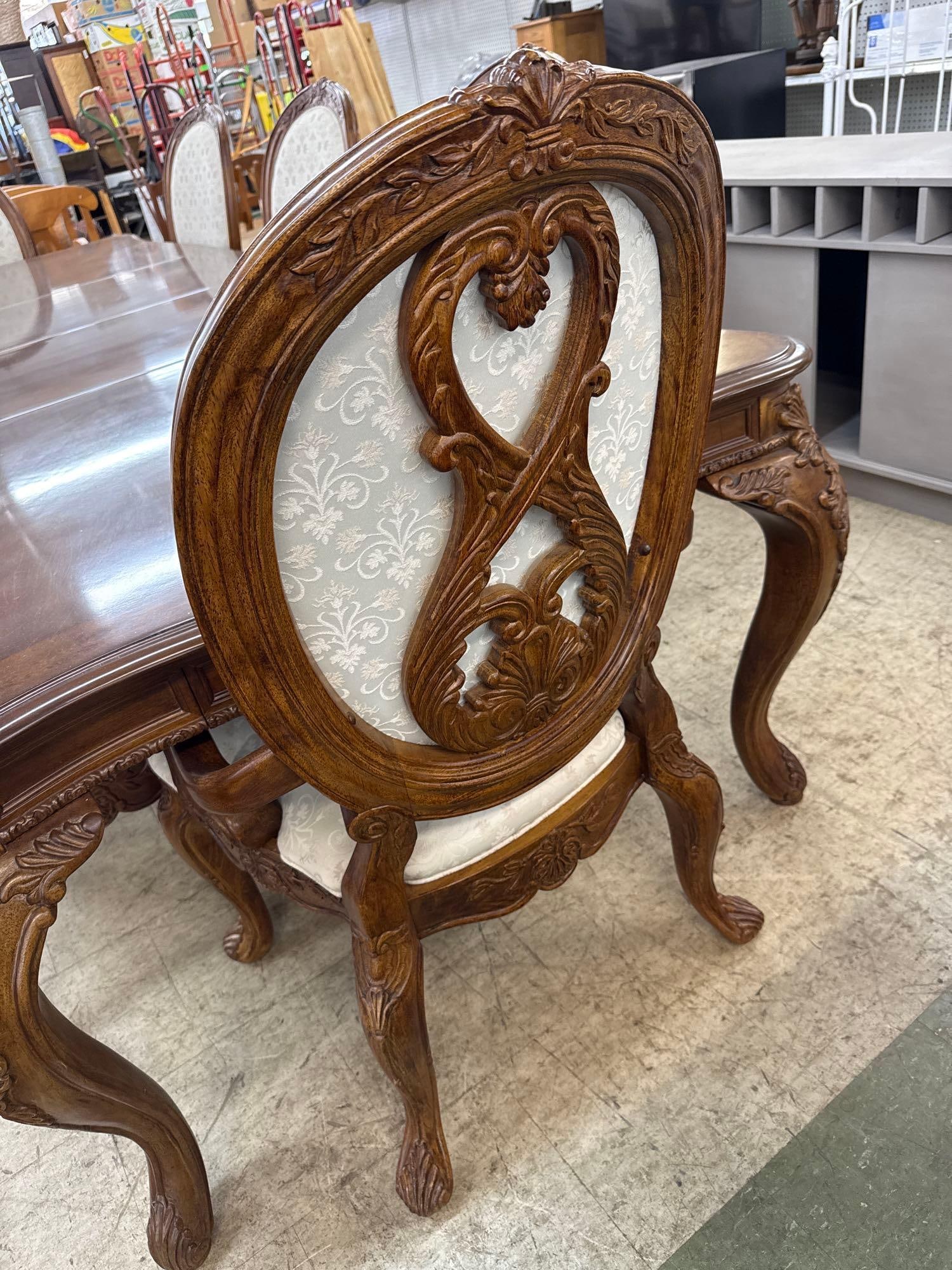 Dining table and 8 upholstered chairs - 6
