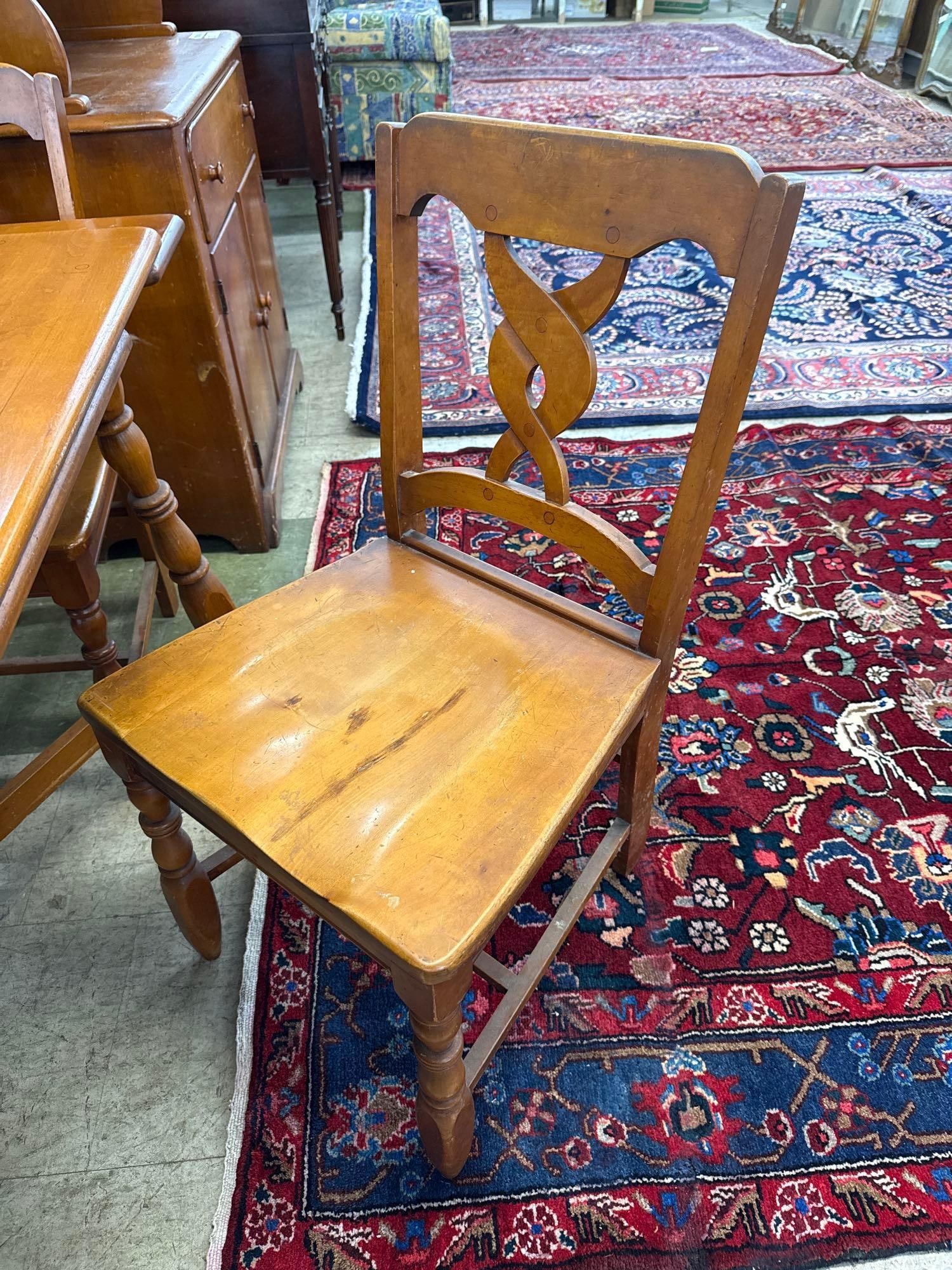 Expandable Maple table with 4 matching chairs - 5
