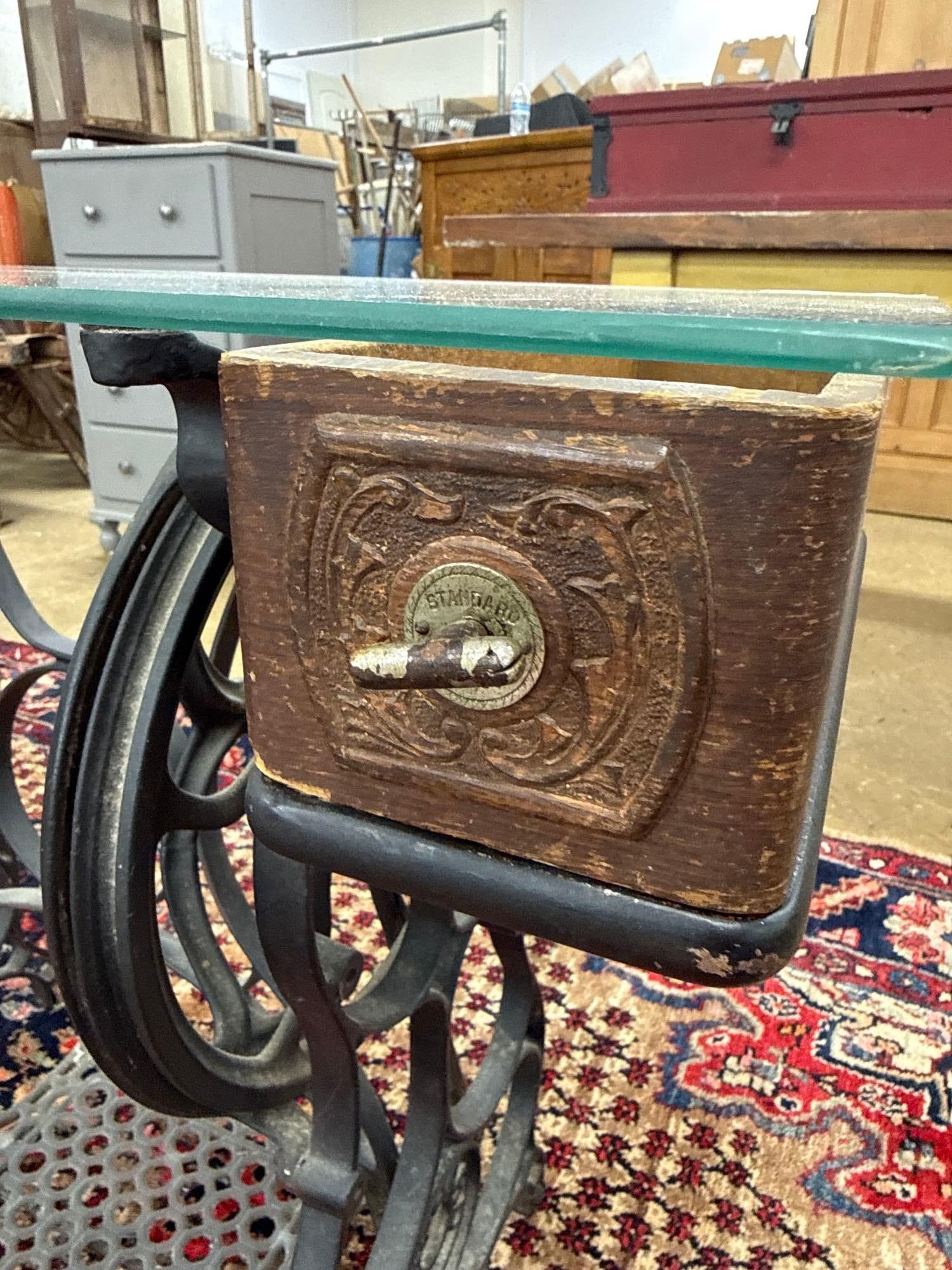 Vintage sewing machine base table - 3