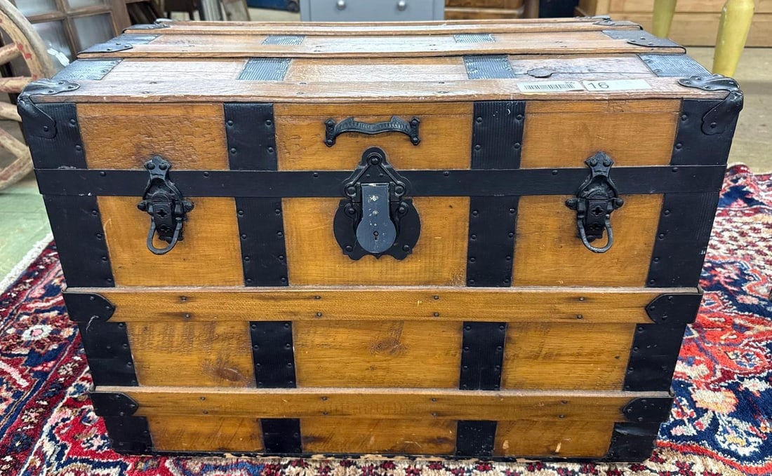 vintage steamer trunk with tray: 22" x 30" x 19"