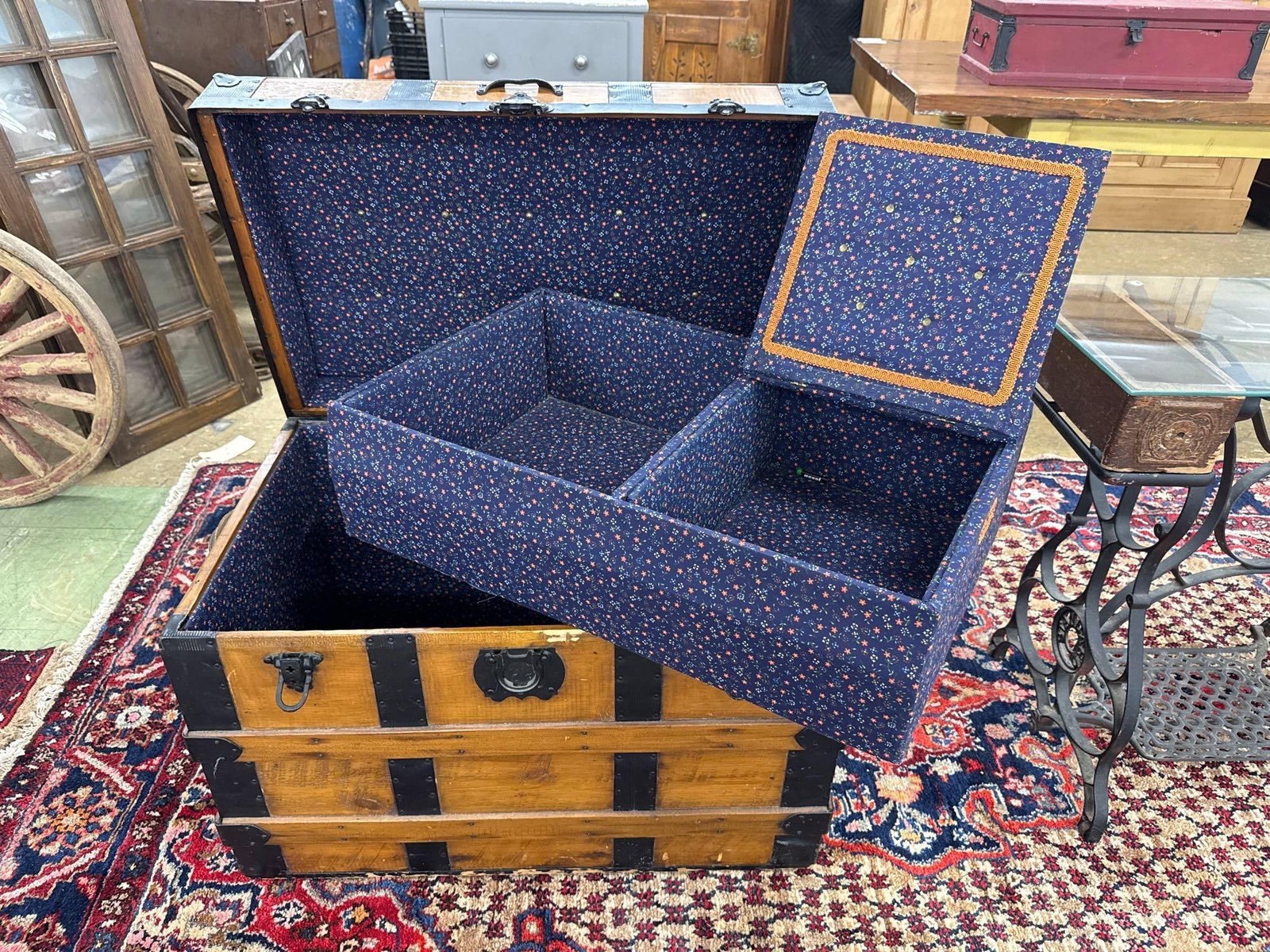 vintage steamer trunk with tray - 2