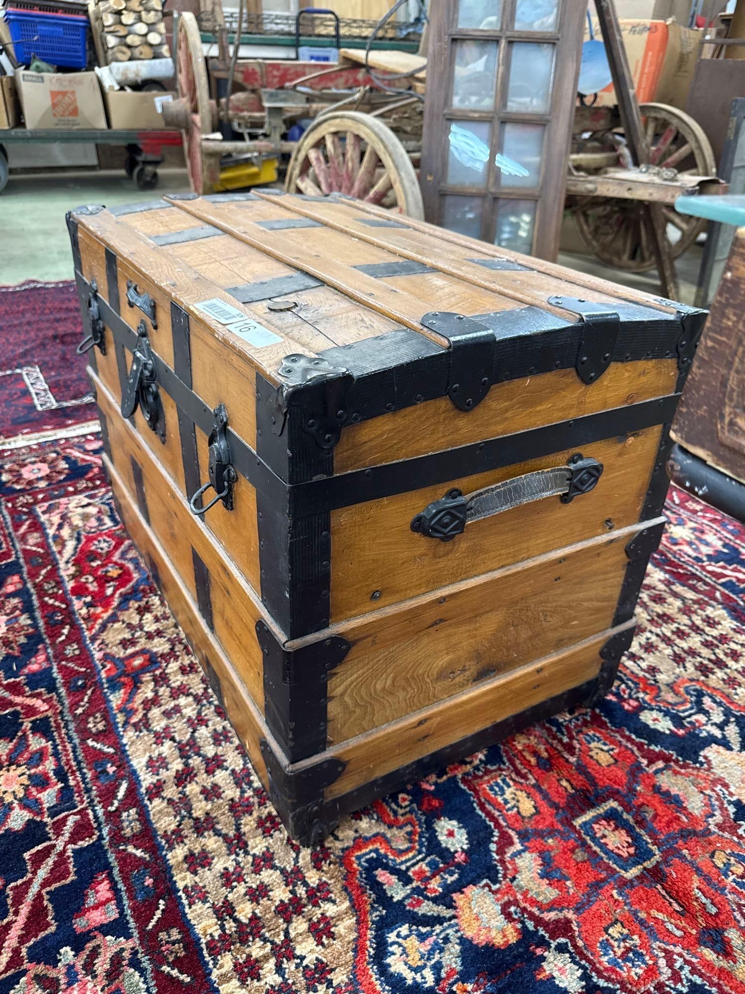 vintage steamer trunk with tray - 3