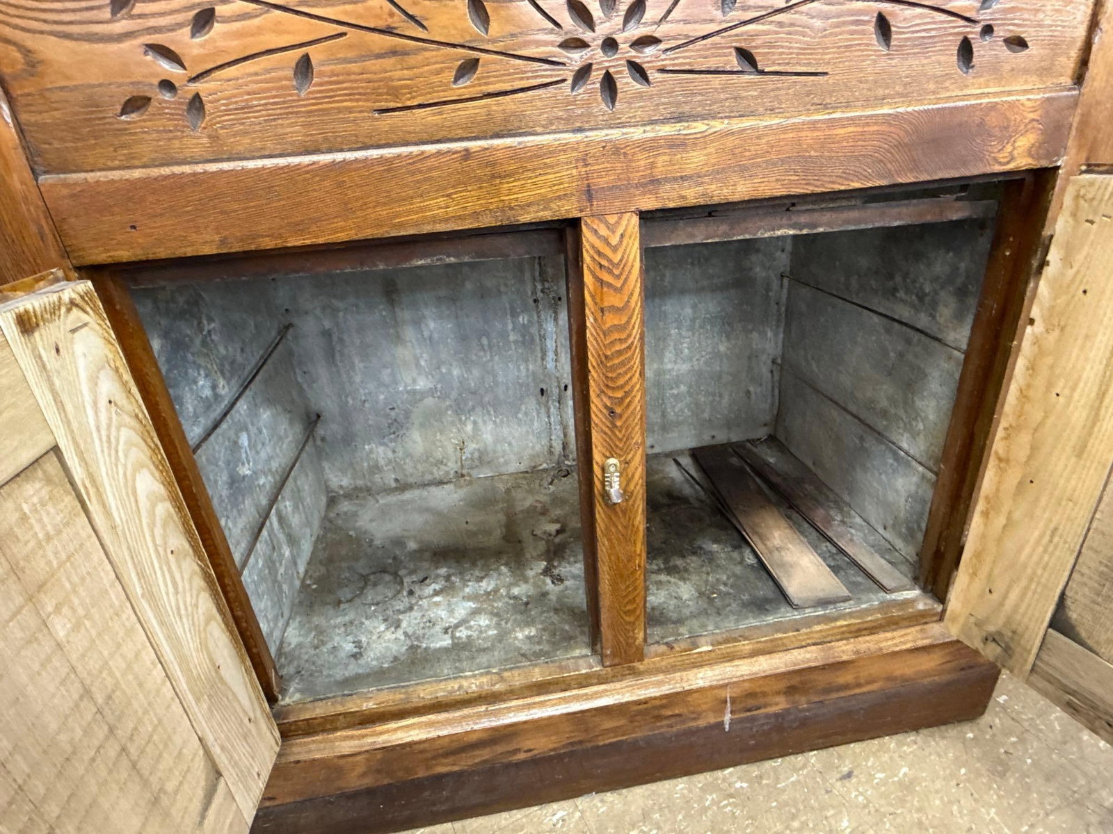vintage restored ice chest - 4
