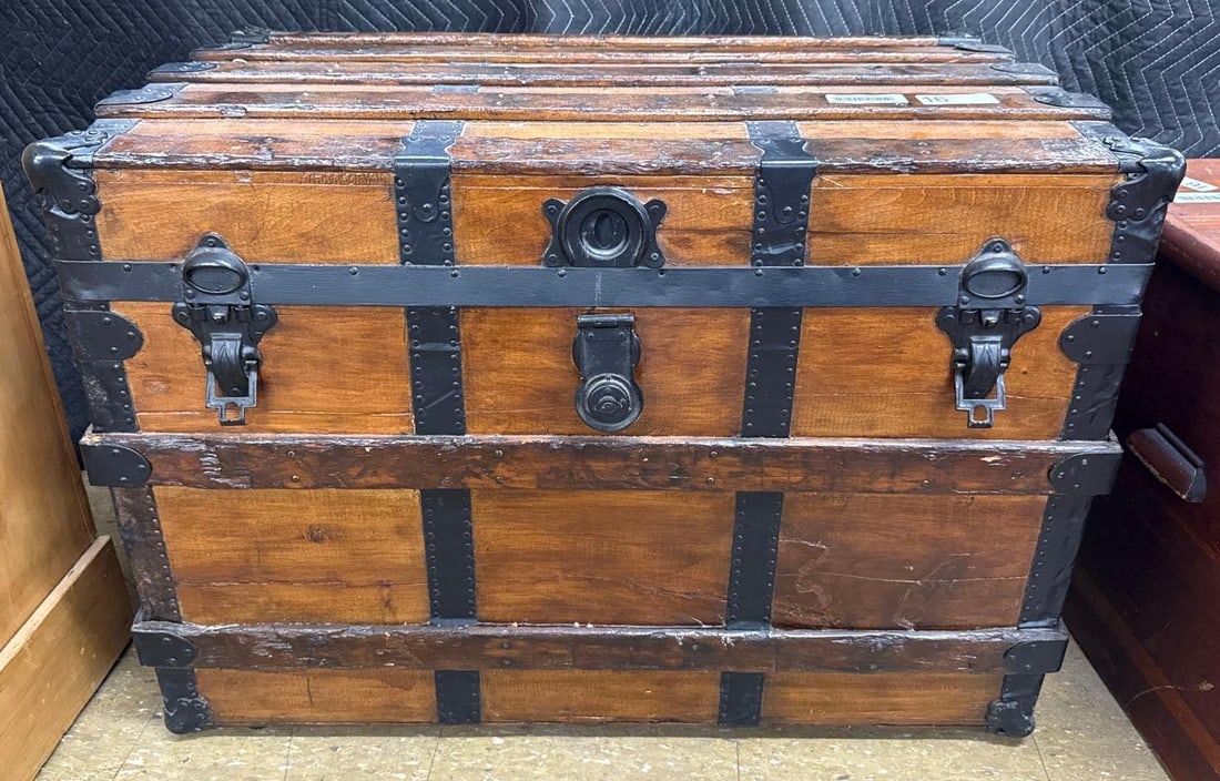 Restored vintage steamer trunk (1 of 4)