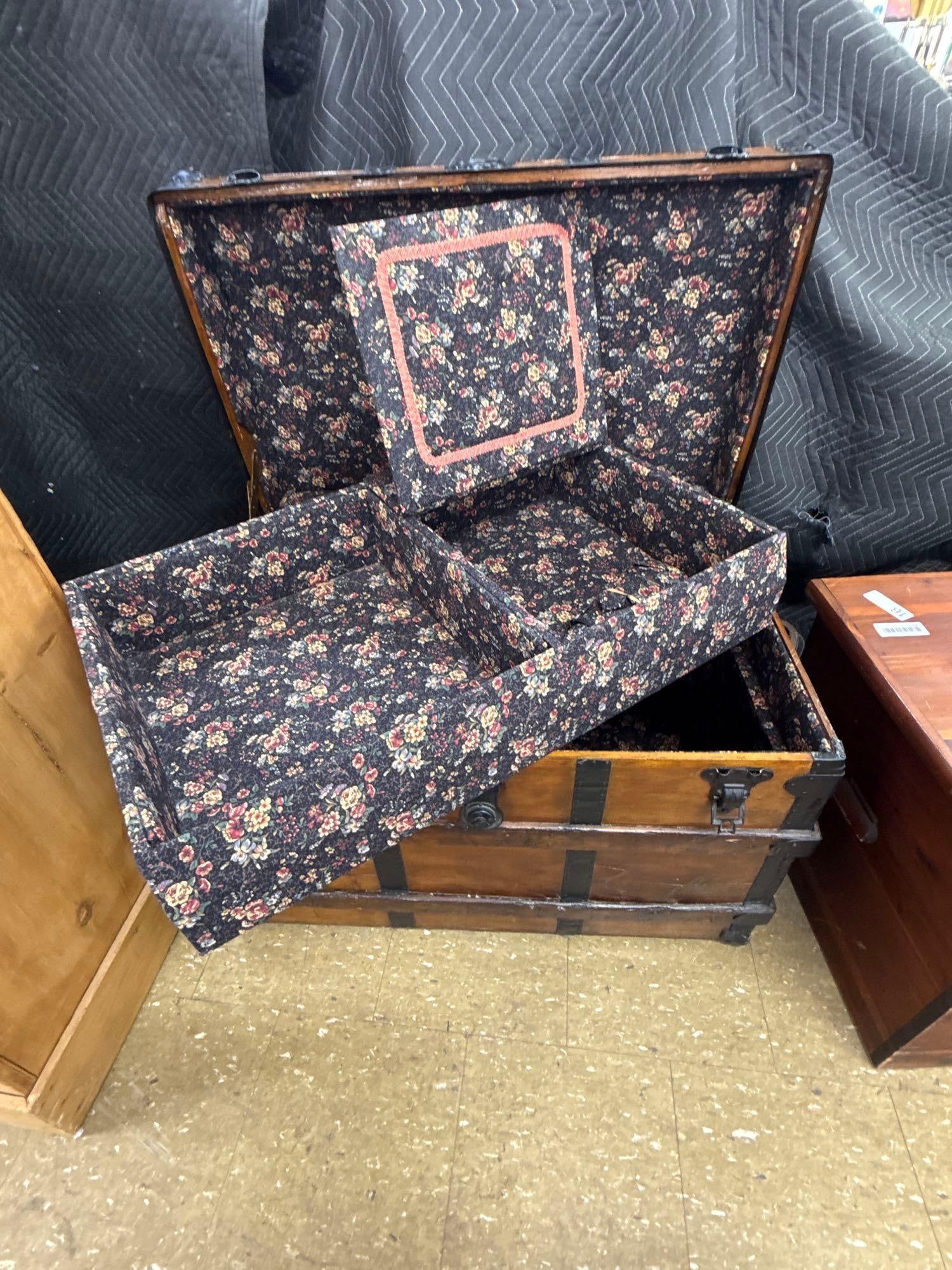 Restored vintage steamer trunk - 2