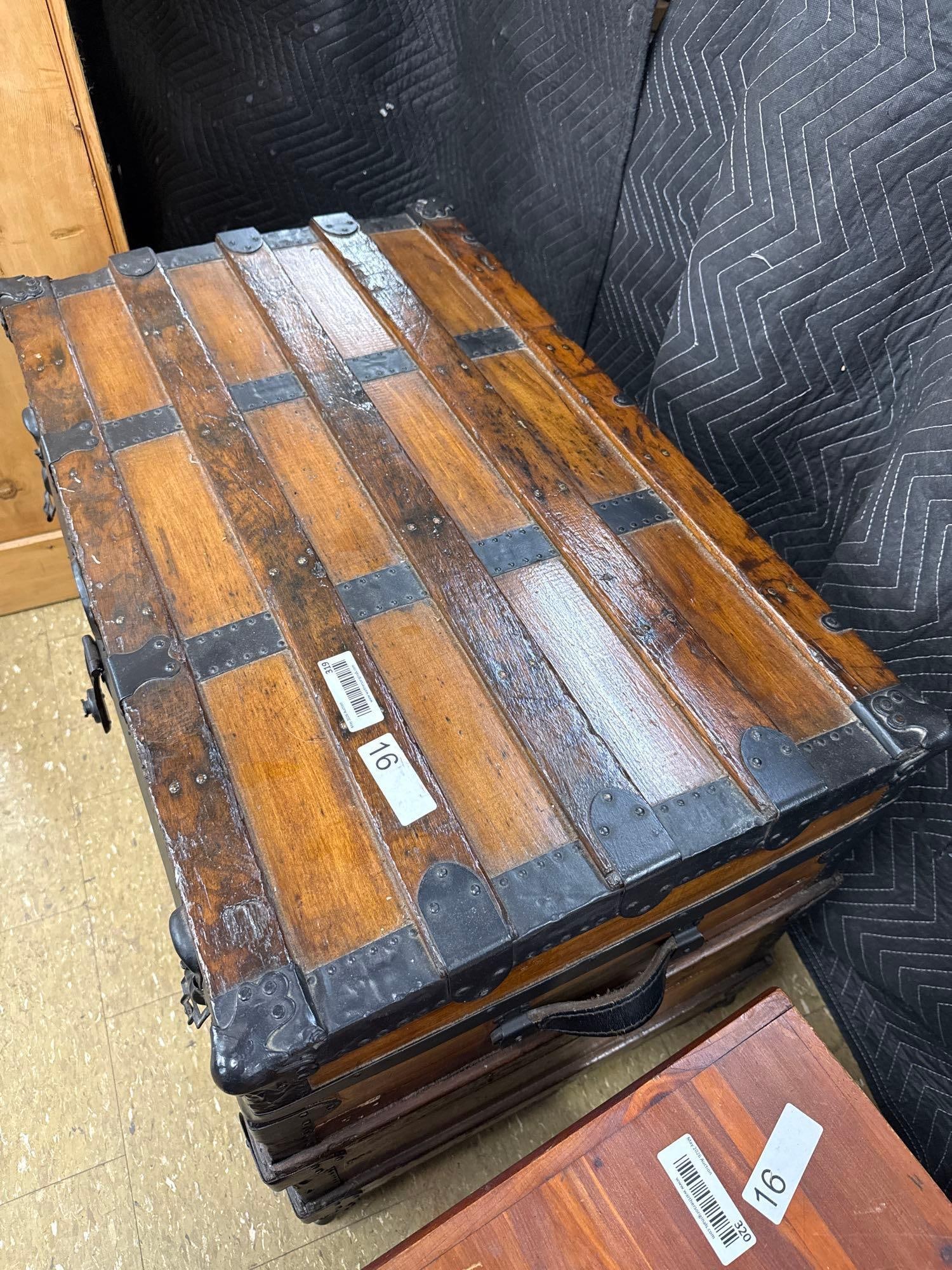 Restored vintage steamer trunk - 3