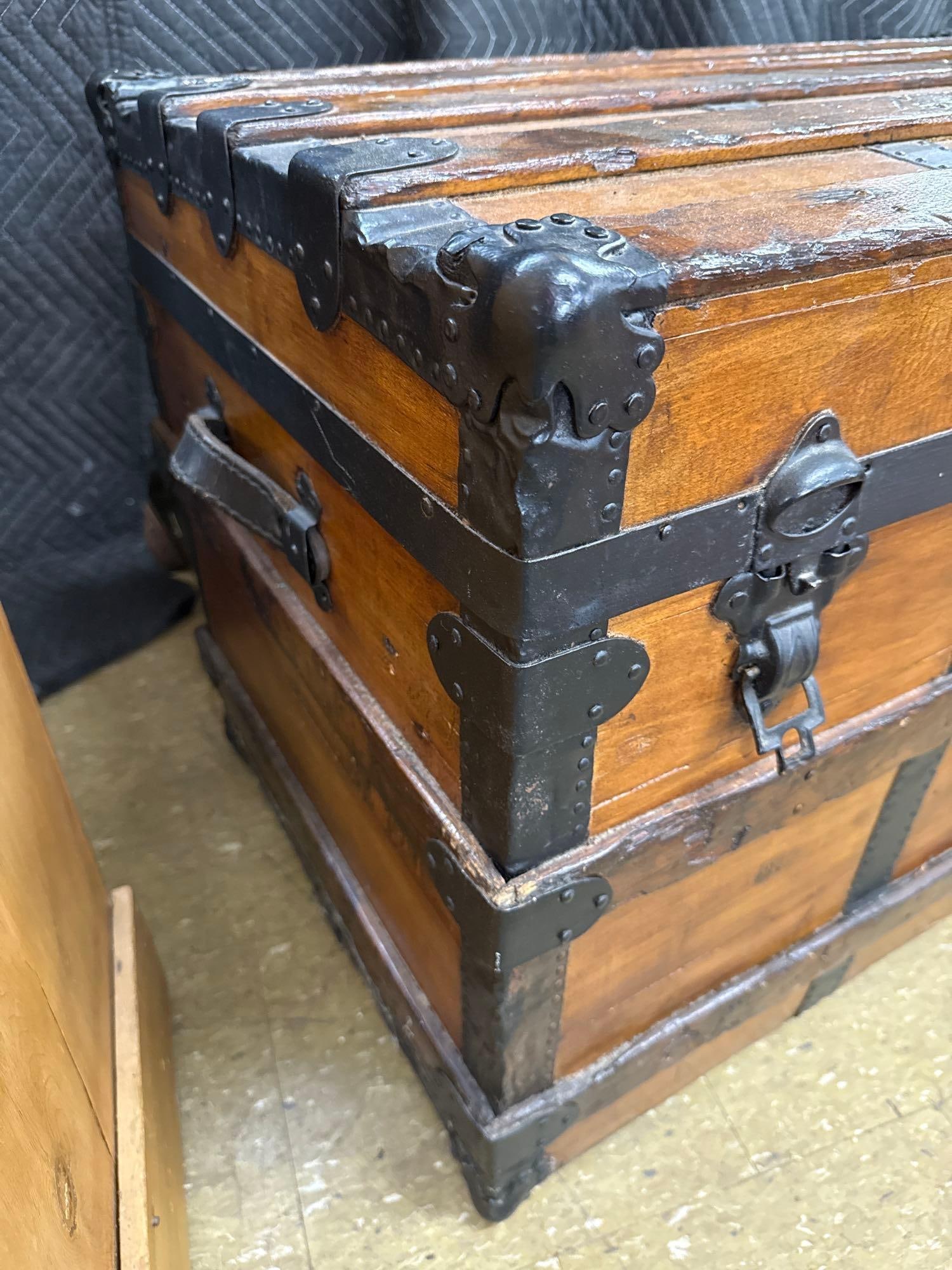 Restored vintage steamer trunk - 4
