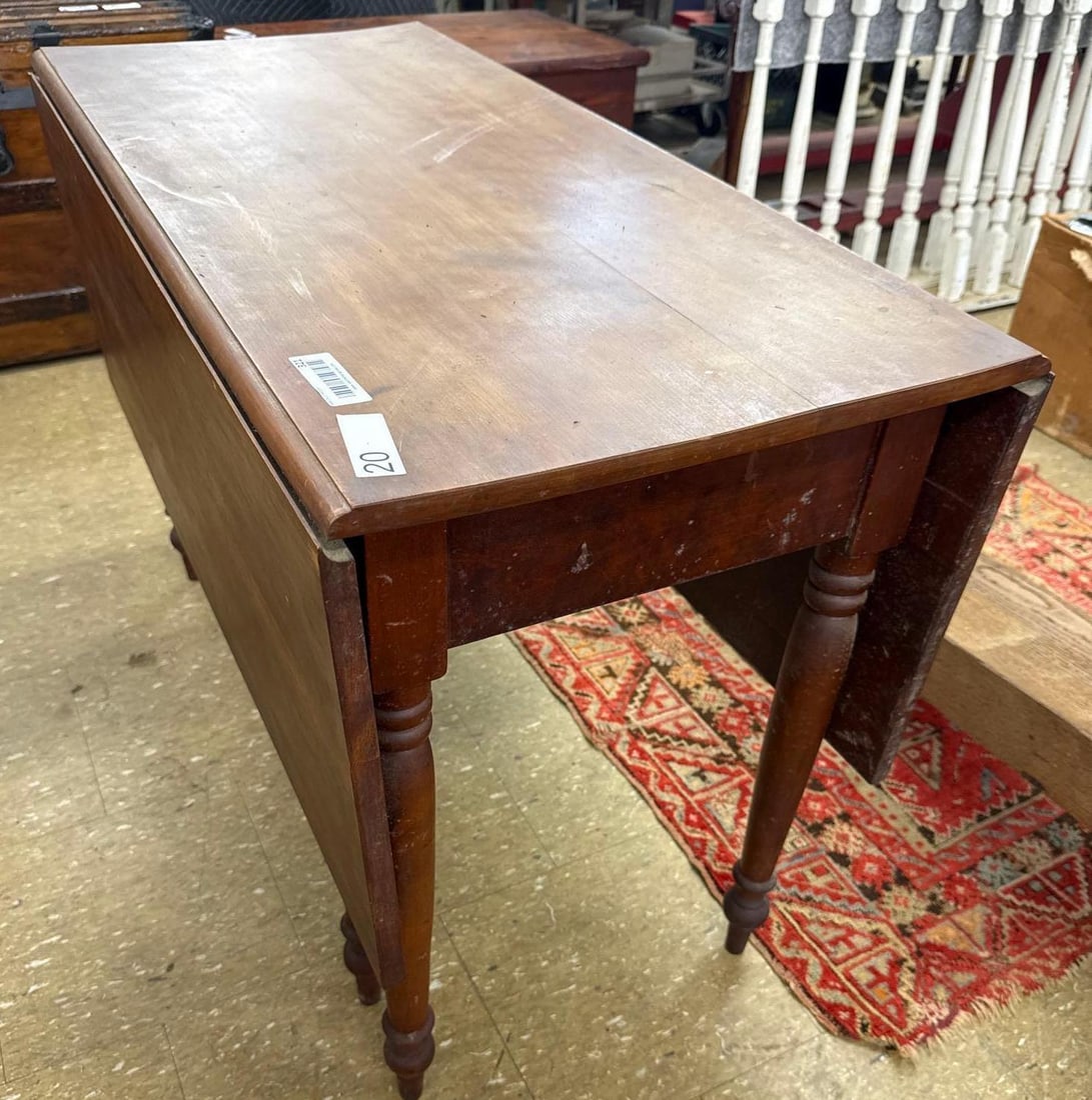 Drop leaf table (1 of 4)