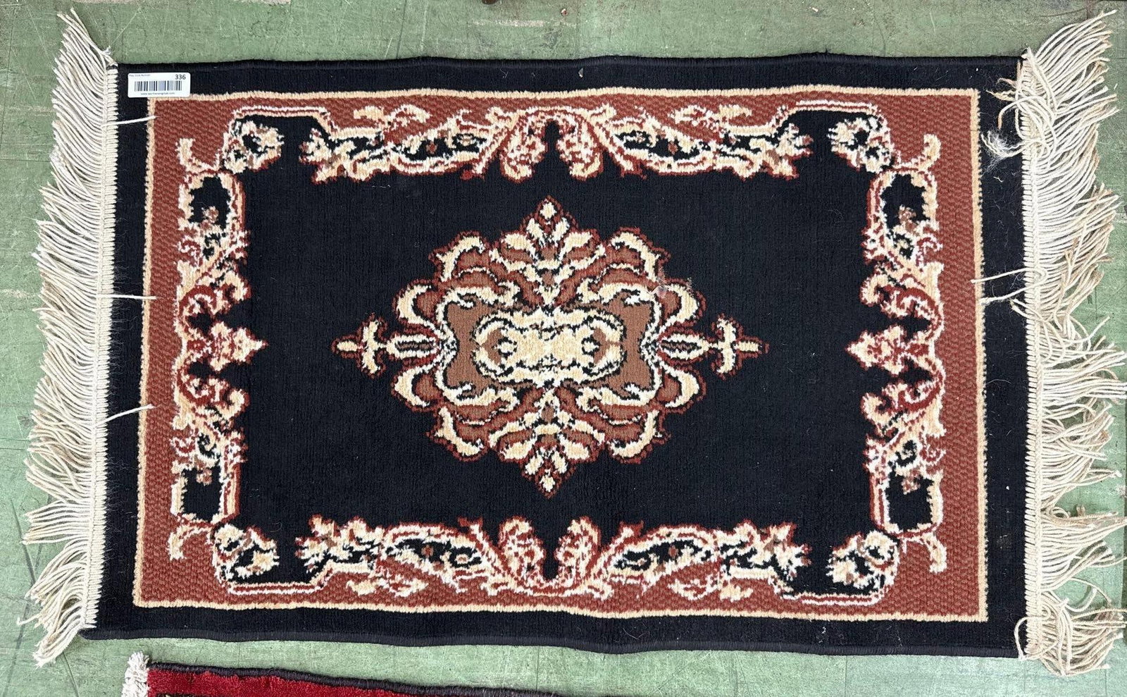 small area rug 2'3" x 4'2": Made in USA. 2'3" x 4'2"