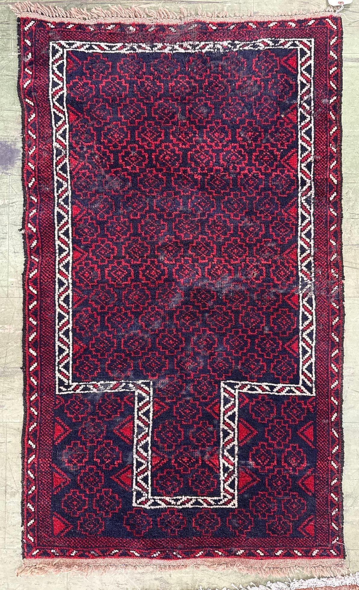 Beluch prayer rug 2'7" x 4'6": Wool on cotton 2'7" by 4'6". Herat, Iran.