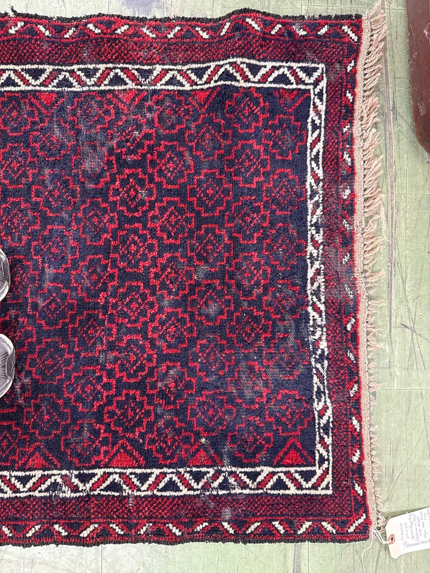 Beluch prayer rug 2'7" x 4'6" - 3