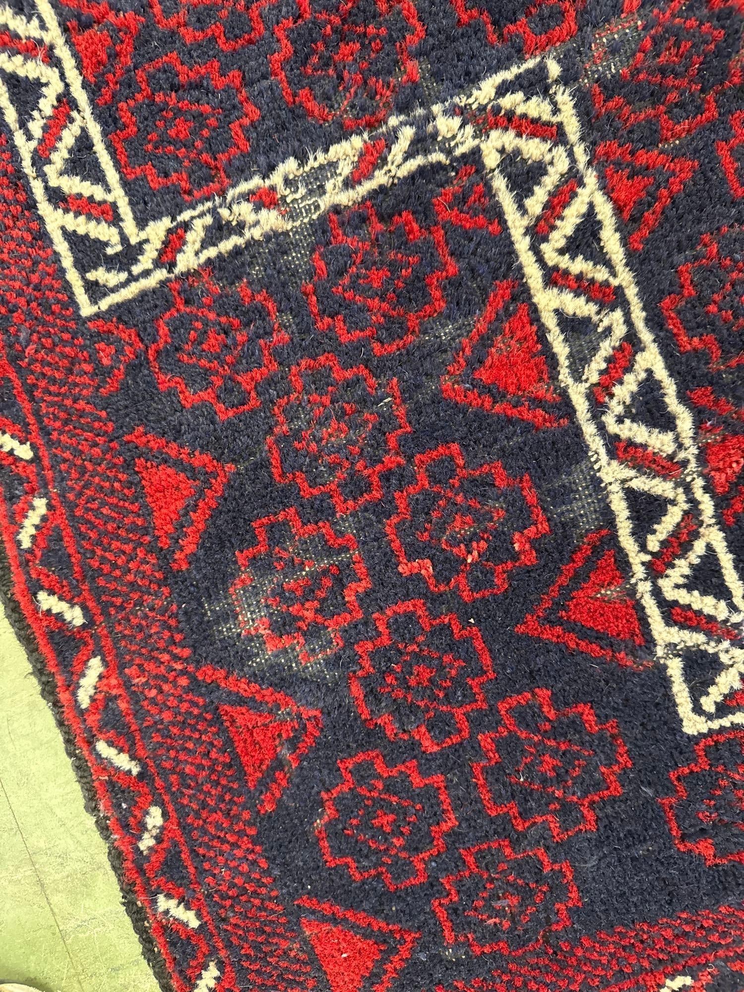 Beluch prayer rug 2'7" x 4'6" - 7