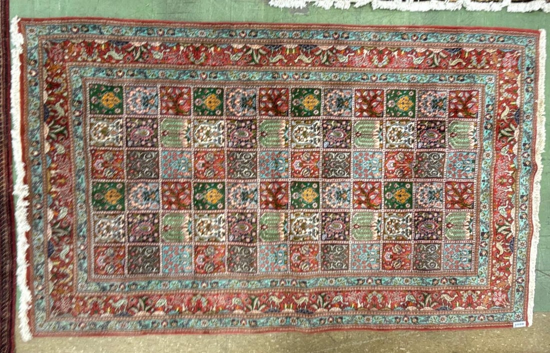 Area rug - 8'6" X 5': Moud Persian wool rug. .