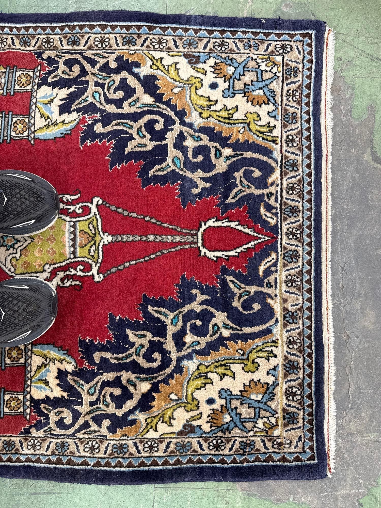prayer rug - 2'9" X 4'1" - 2