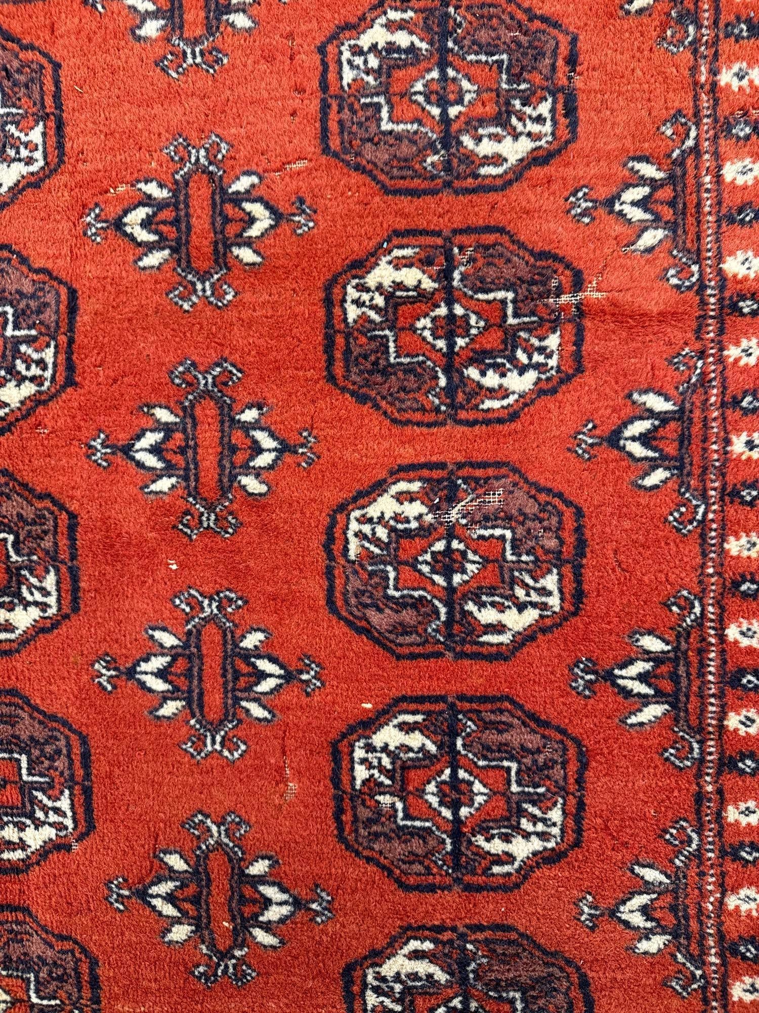 Area rug - 5'2" X 8'7" - 10