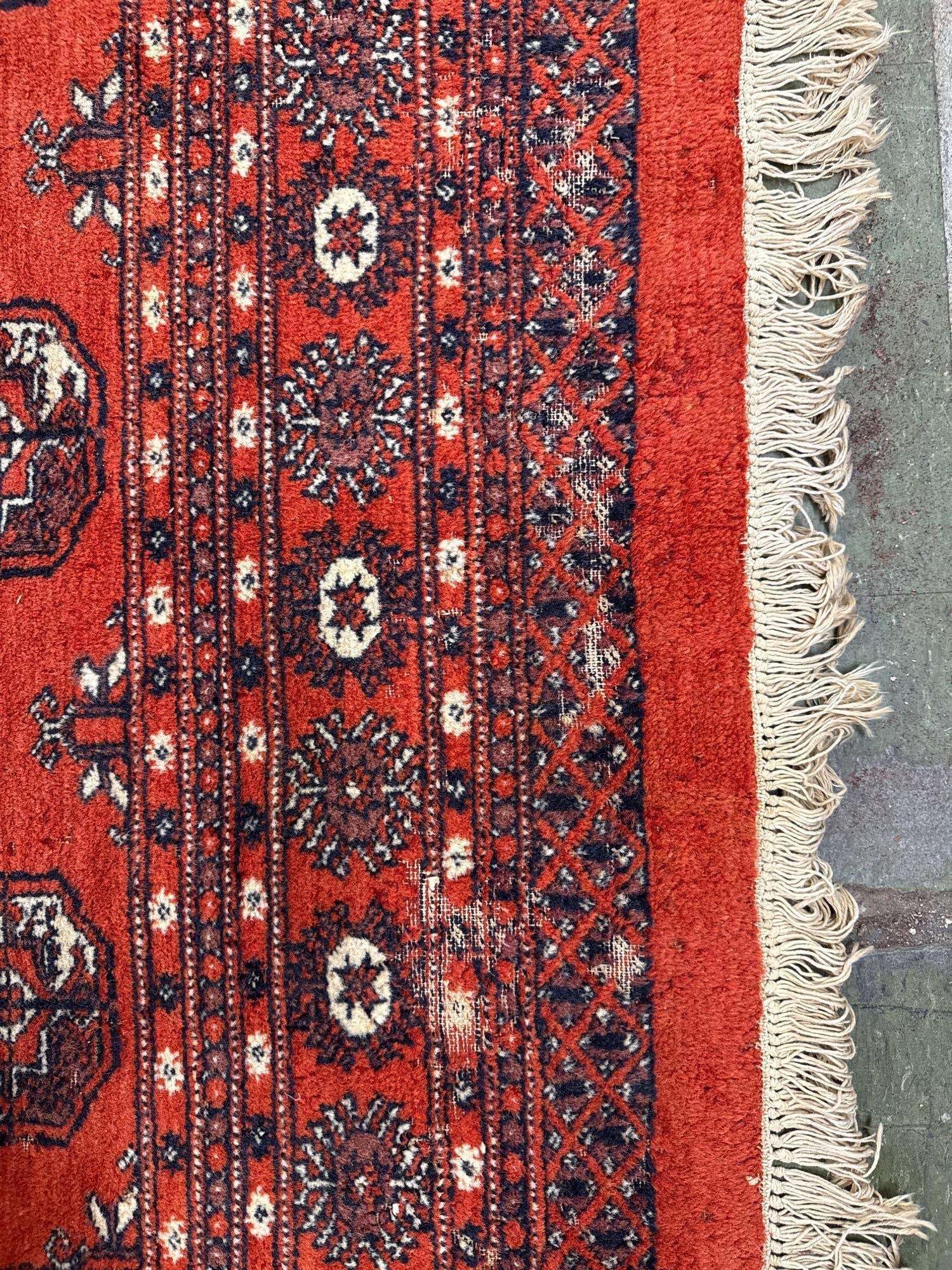 Area rug - 5'2" X 8'7" - 11