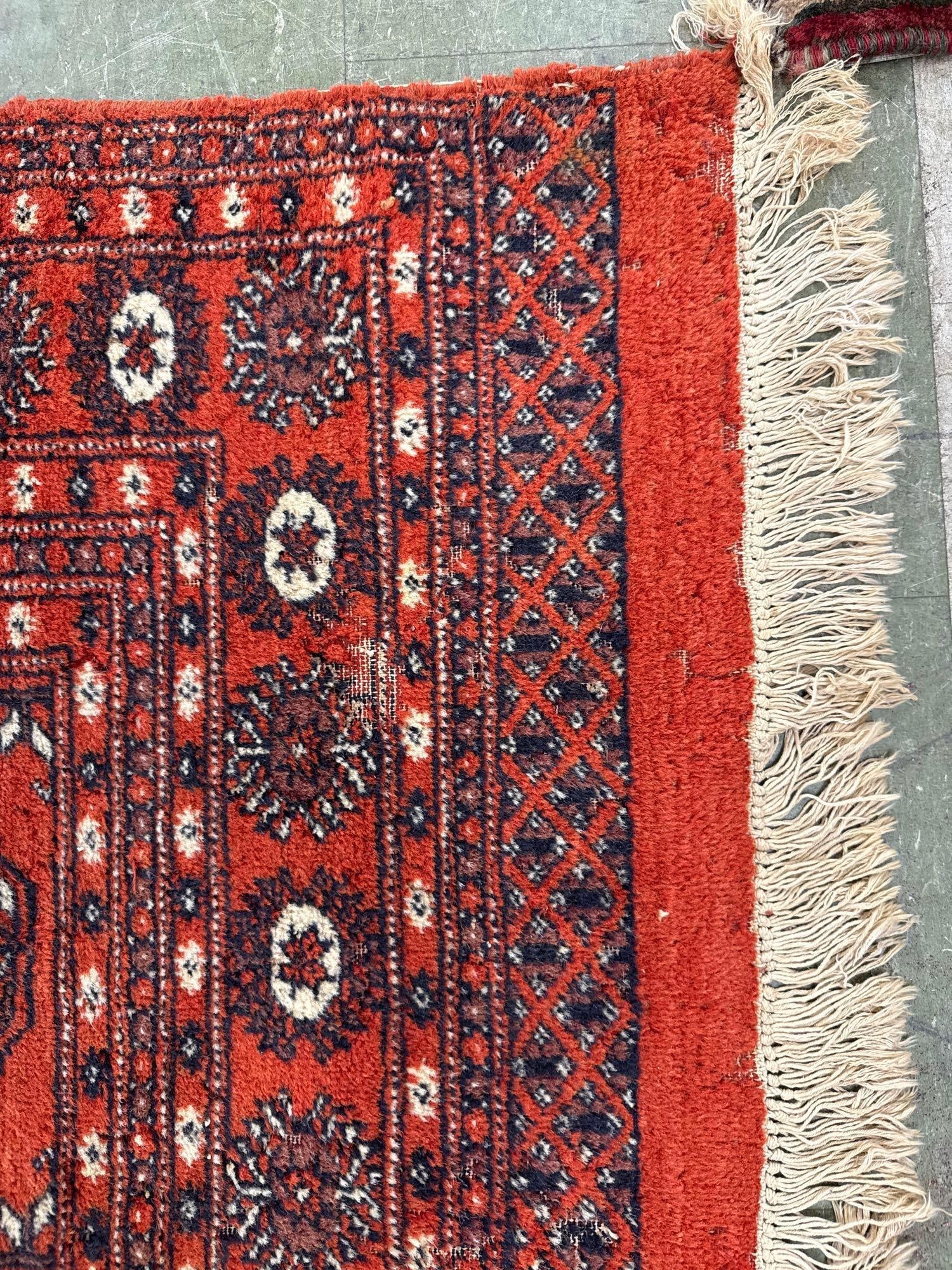 Area rug - 5'2" X 8'7" - 12