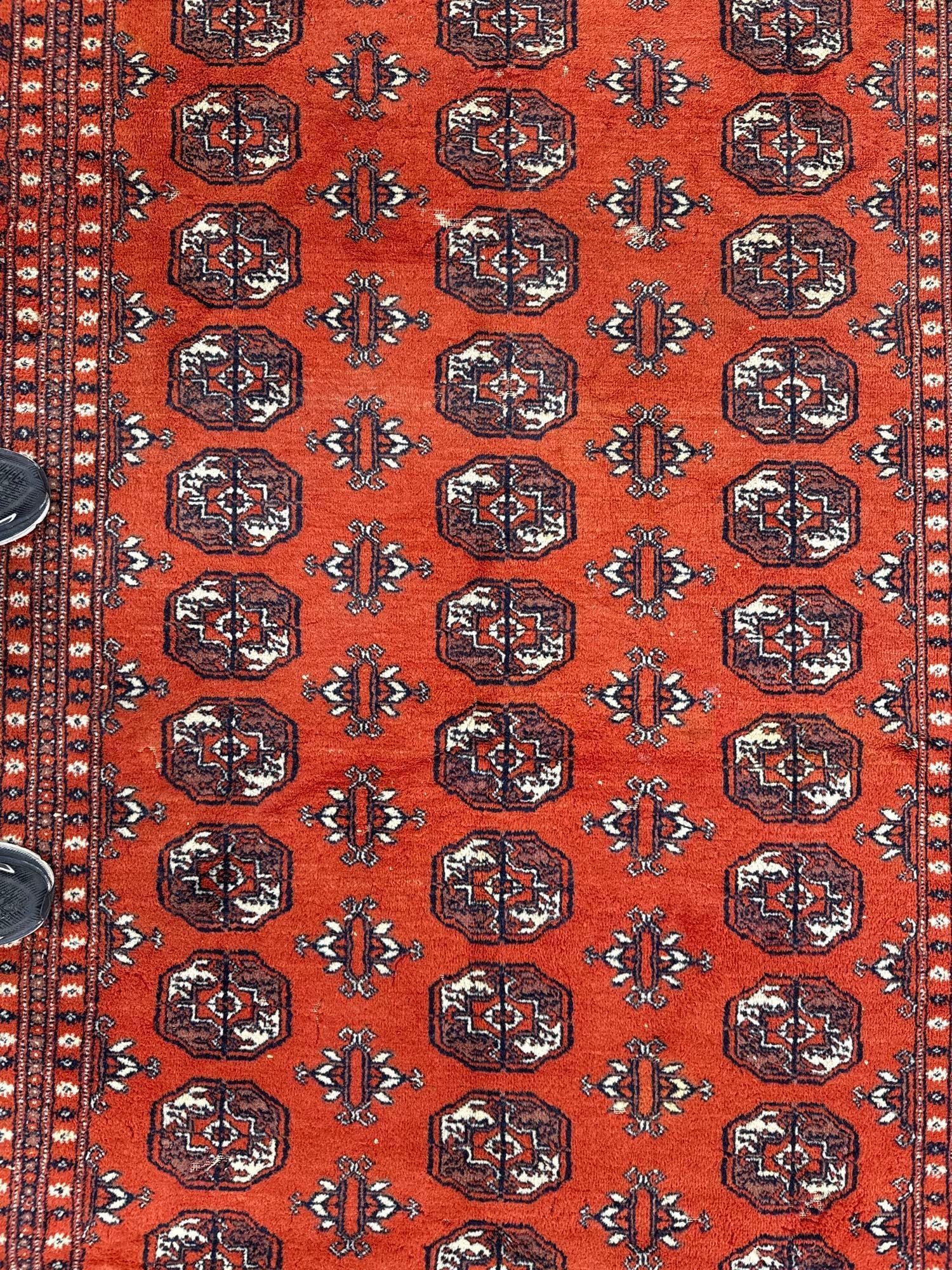Area rug - 5'2" X 8'7" - 2