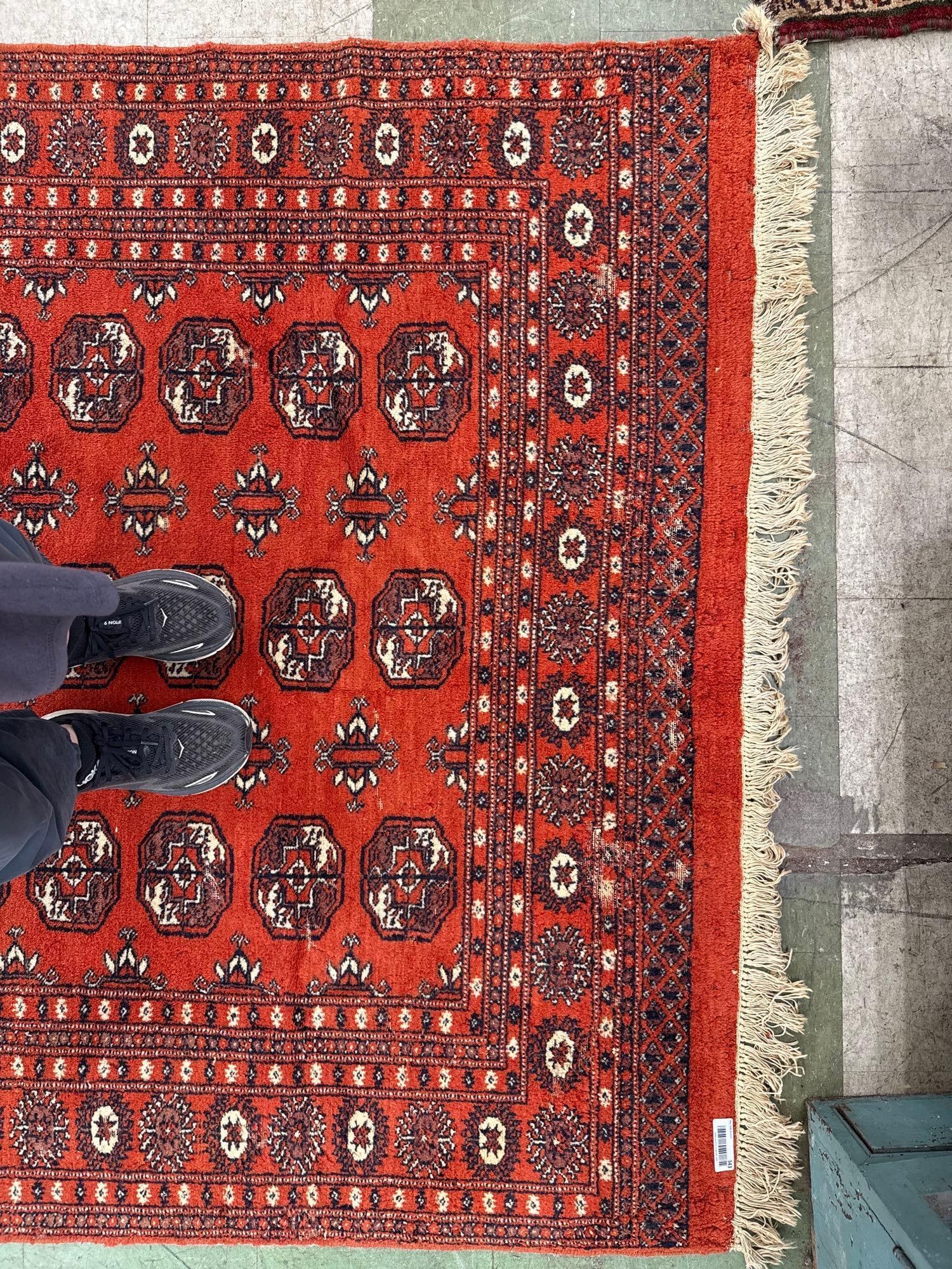 Area rug - 5'2" X 8'7" - 4